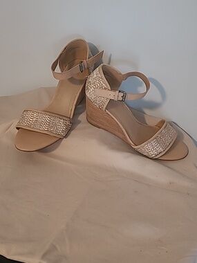 Crown Vintage Rose Gold & Beige 3" Wedge Sandals Size 10